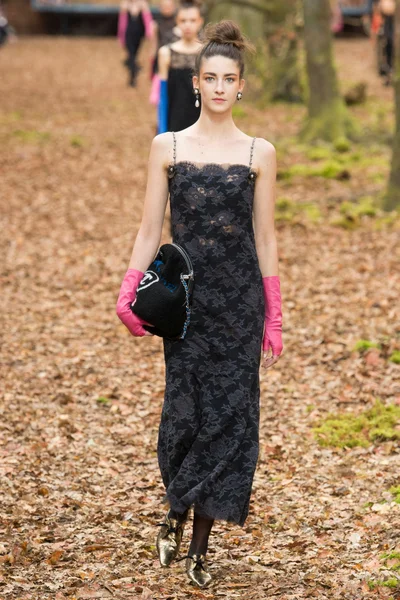 Look 77